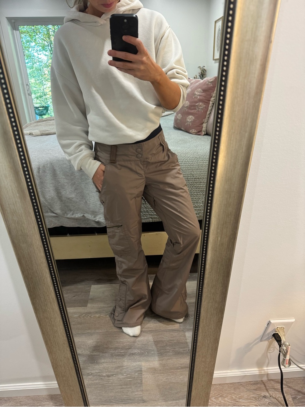 Holden women’s snow pants in brown and size small